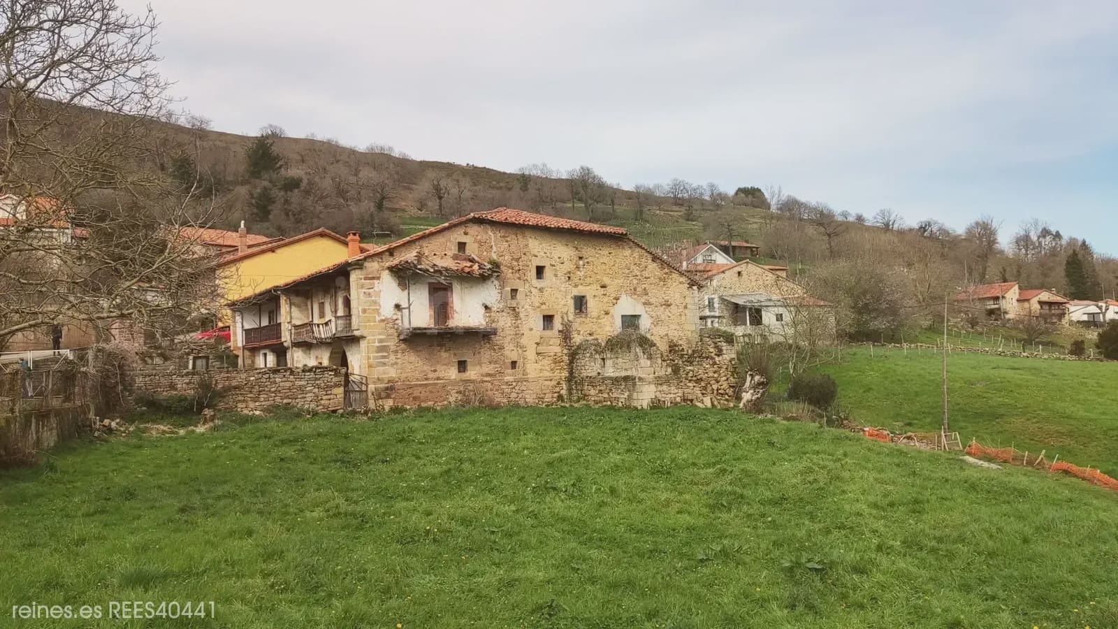 5 bedroom Finca/Country House for sale in Cieza - € 95,000 (Ref: 9730542)
