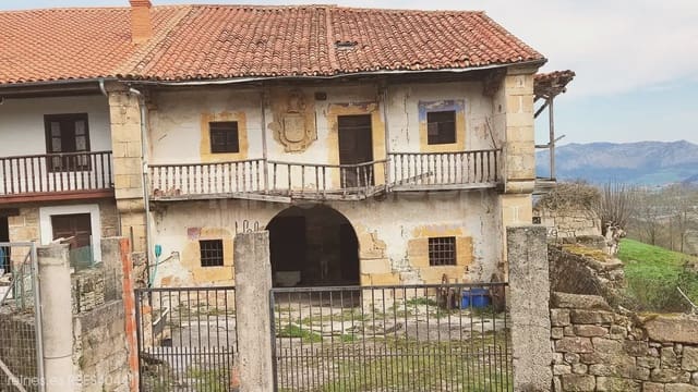 5 bedroom Finca/Country House for sale in Cieza - € 95,000 (Ref: 9730542)