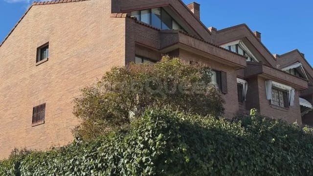 4 bedroom Apartment for sale in Corralejos, Madrid city - € 1,590,000 (Ref: 9730545)