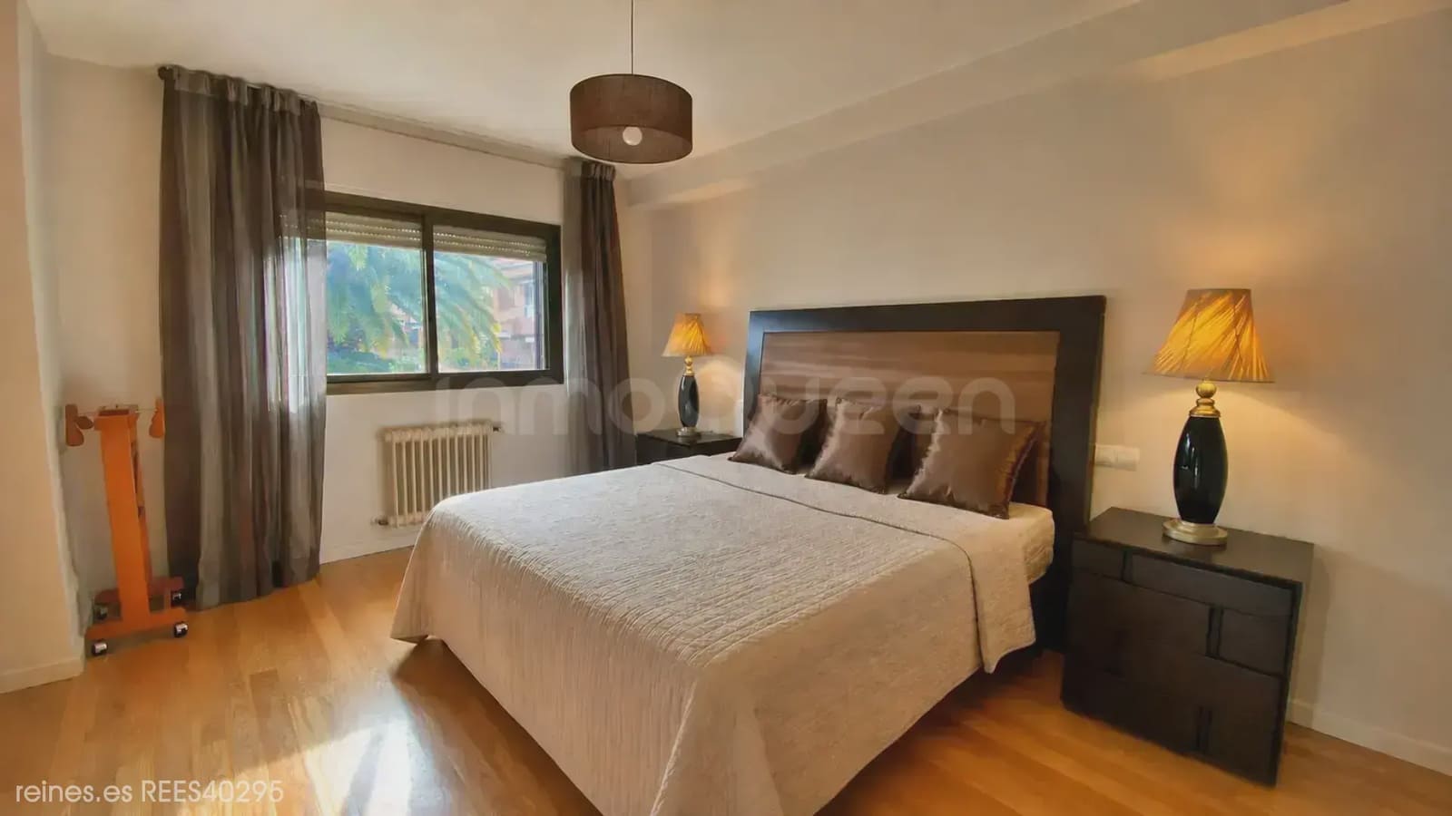 4 bedroom Villa for sale in Madrid city with pool garage - € 1,475,000 (Ref: 9730545)