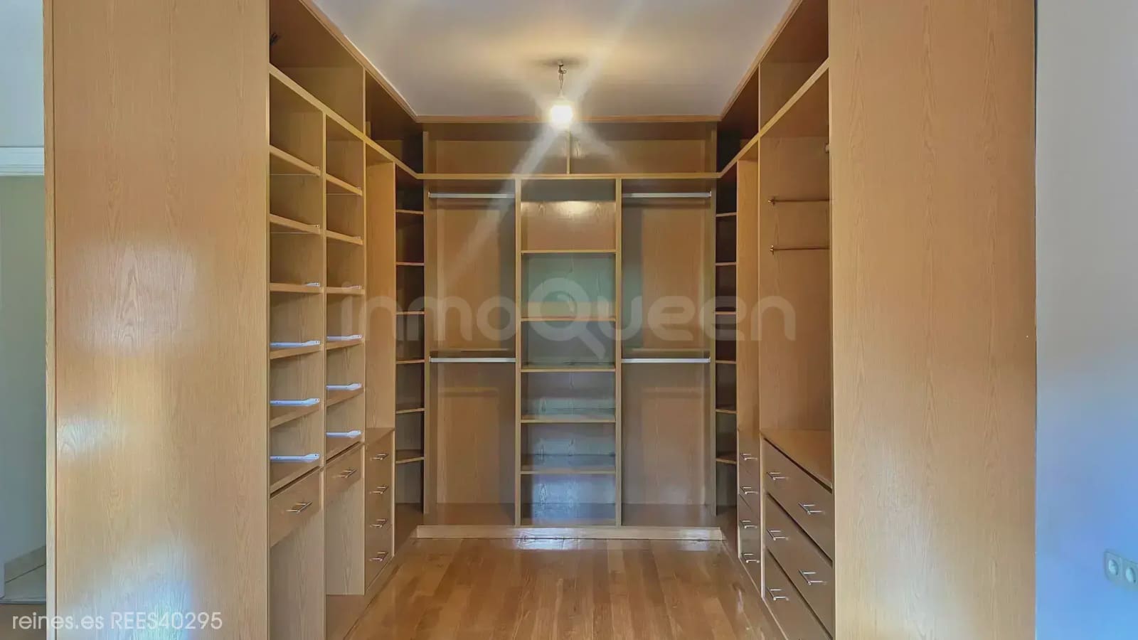 4 bedroom Villa for sale in Madrid city with pool garage - € 1,475,000 (Ref: 9730545)
