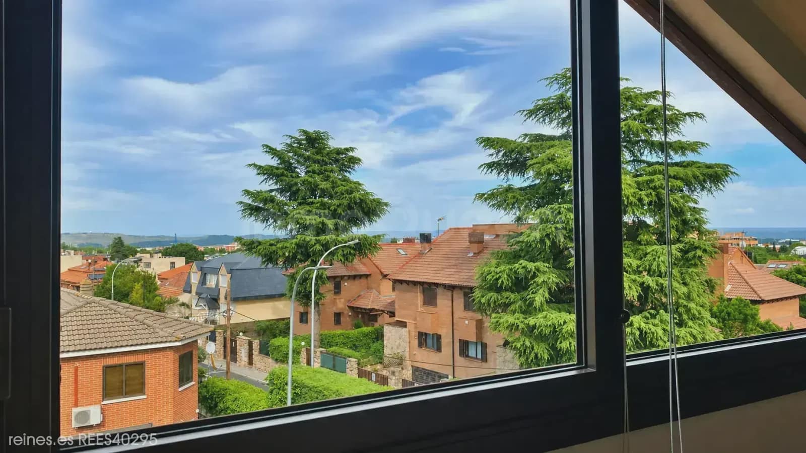 4 bedroom Villa for sale in Madrid city with pool garage - € 1,475,000 (Ref: 9730545)
