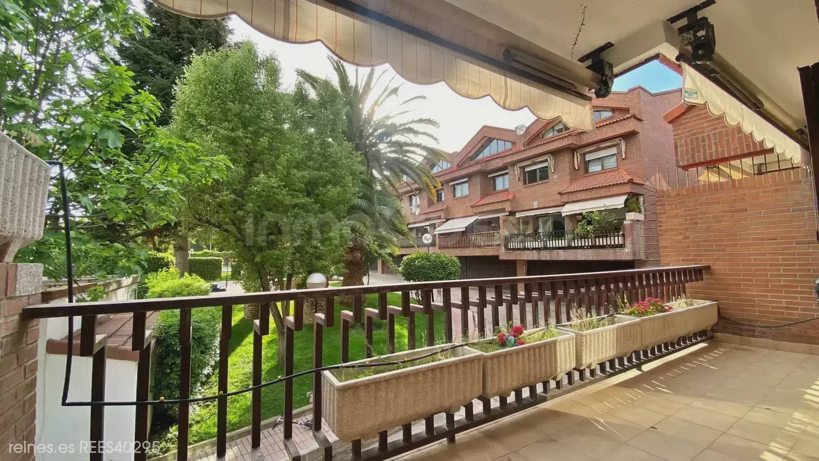 4 bedroom Villa for sale in Madrid city with pool garage - € 1,475,000 (Ref: 9730545)