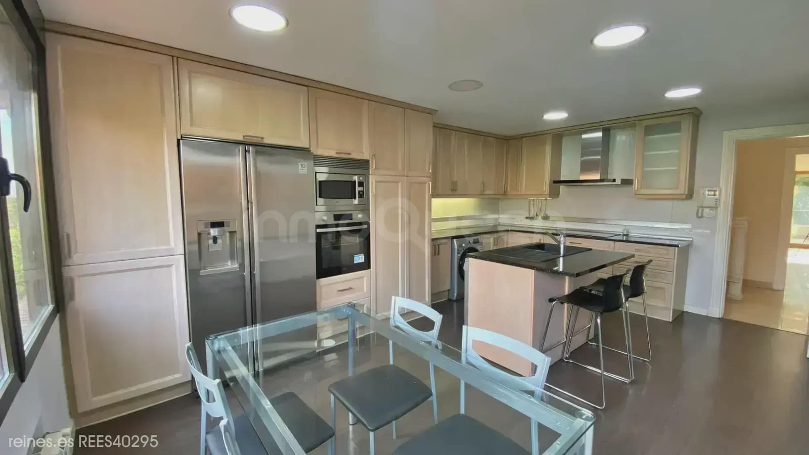 4 bedroom Villa for sale in Madrid city with pool garage - € 1,475,000 (Ref: 9730545)