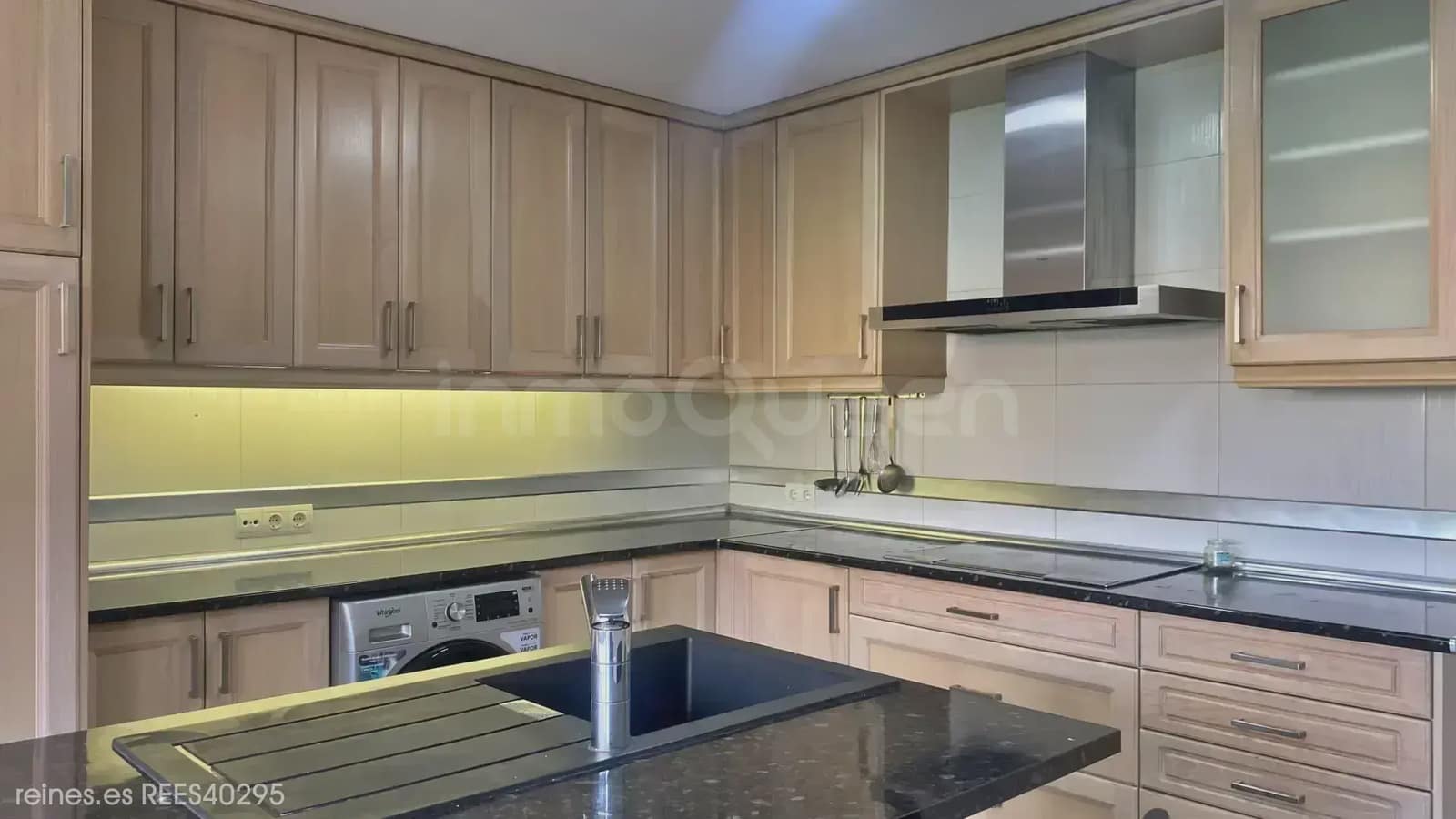 4 bedroom Villa for sale in Madrid city with pool garage - € 1,475,000 (Ref: 9730545)