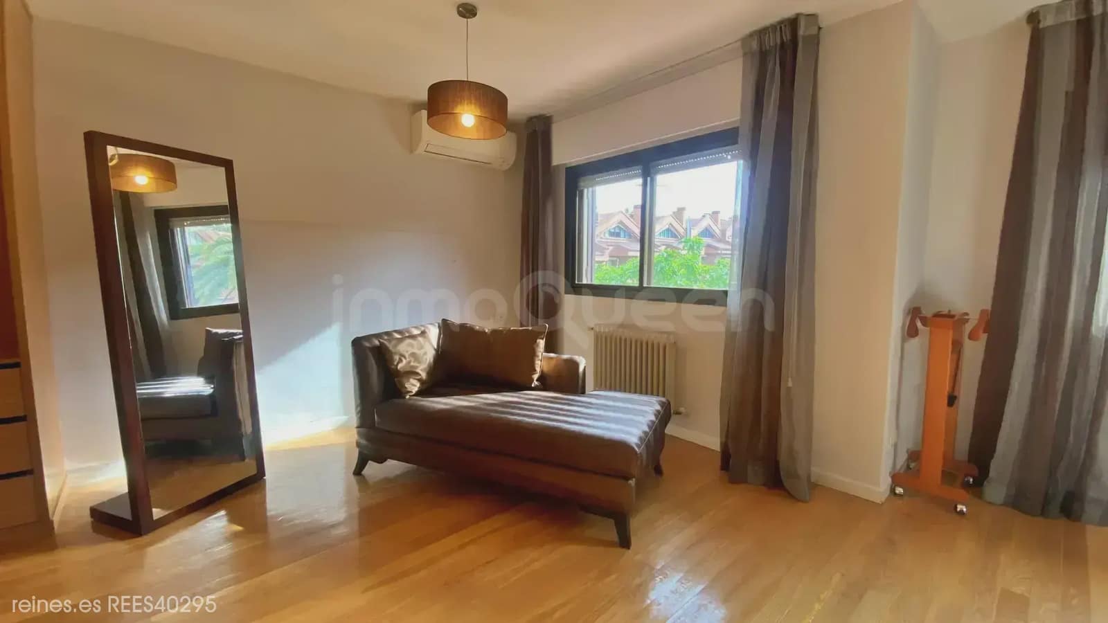 4 bedroom Villa for sale in Madrid city with pool garage - € 1,475,000 (Ref: 9730545)