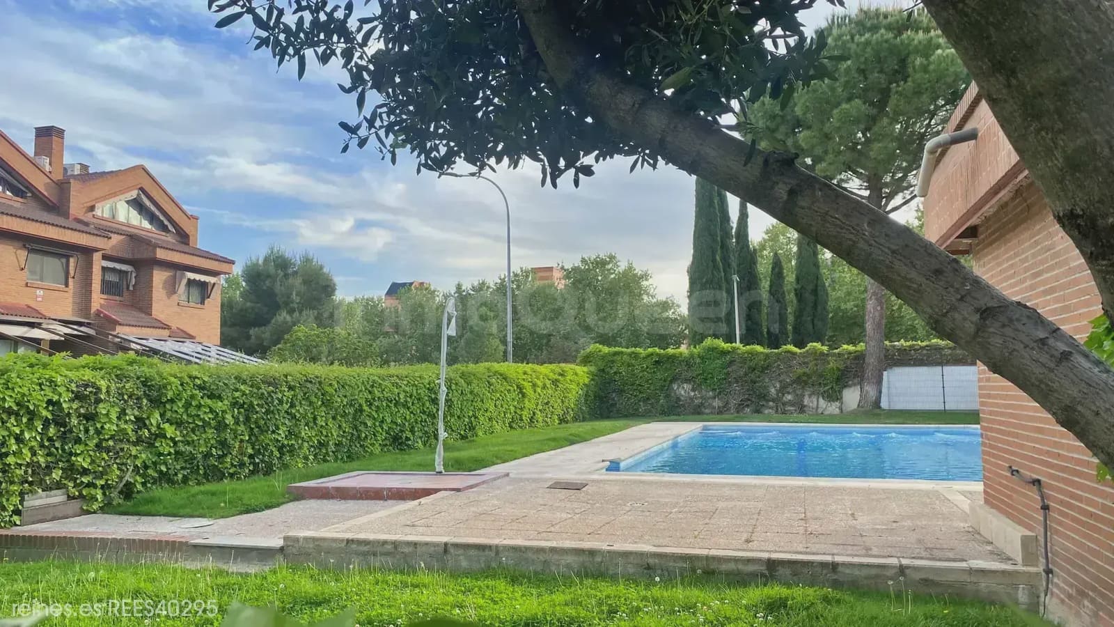 4 bedroom Villa for sale in Madrid city with pool garage - € 1,475,000 (Ref: 9730545)