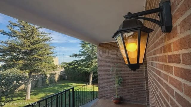 3 bedroom Apartment for sale in Zuera with garage - € 330,000 (Ref: 9730547)