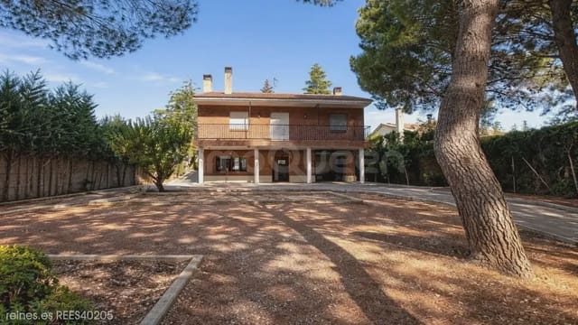 3 bedroom Apartment for sale in Zuera with garage - € 330,000 (Ref: 9730547)