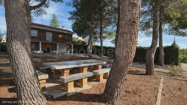 3 bedroom Apartment for sale in Zuera with garage - € 330,000 (Ref: 9730547)