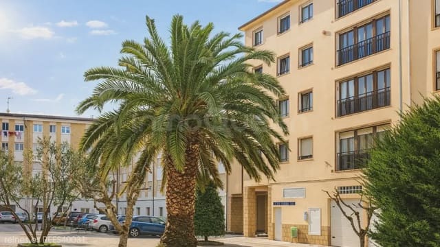 Piso de 3 habitaciones en Vegadeo en venta - 100.000 € (Ref: 9730715)