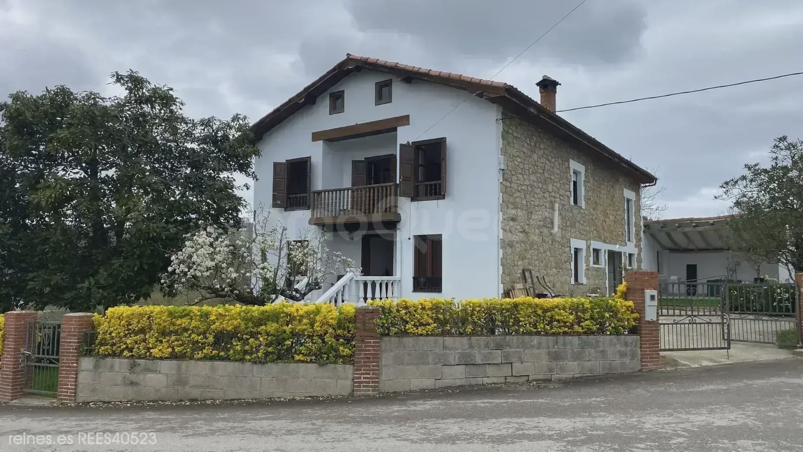 6 bedroom Finca/Country House for sale in Alfoz de Lloredo with garage - € 599,000 (Ref: 9731247)