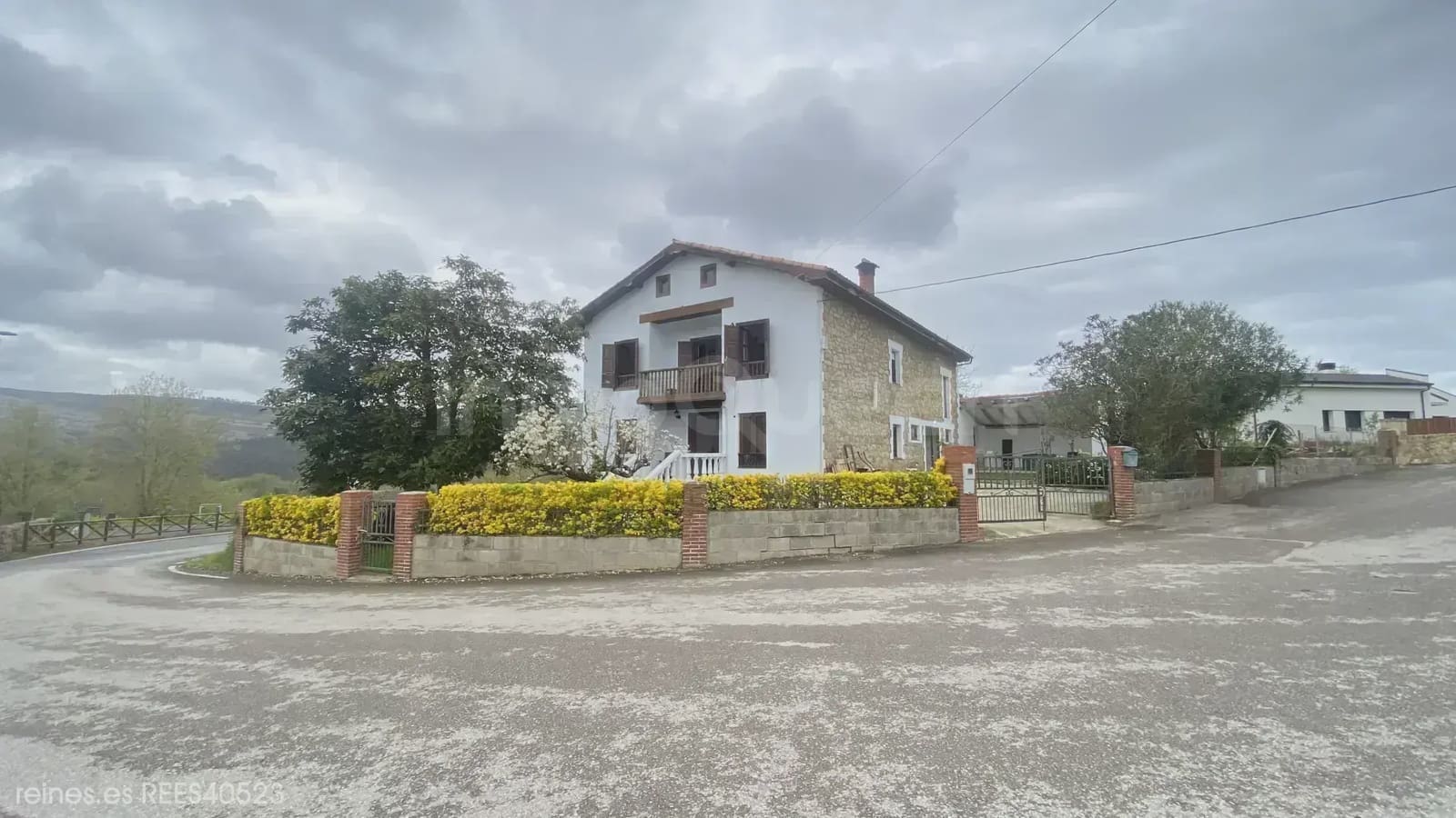 6 bedroom Finca/Country House for sale in Alfoz de Lloredo with garage - € 599,000 (Ref: 9731247)