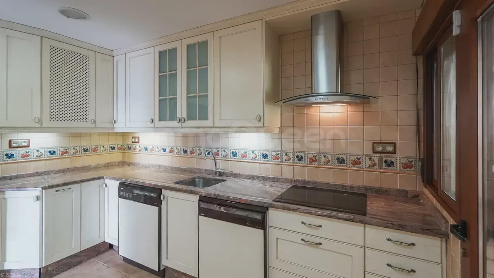 5 bedroom Apartment for sale in Orusco de Tajuna with garage - € 550,000 (Ref: 9748413)