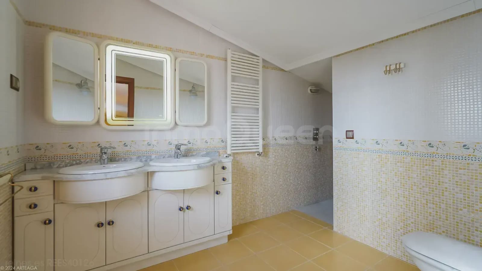 5 bedroom Apartment for sale in Orusco de Tajuna with garage - € 550,000 (Ref: 9748413)