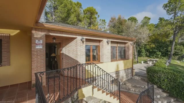 5 bedroom Apartment for sale in Orusco de Tajuña with garage - € 550,000 (Ref: 9748413)