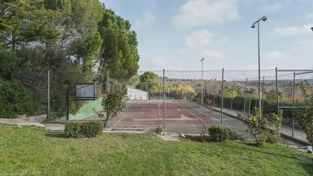 5 bedroom Apartment for sale in Orusco de Tajuña with garage - € 550,000 (Ref: 9748413)