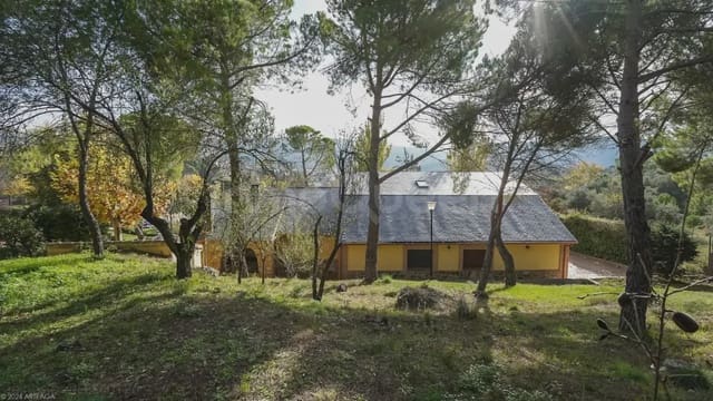 5 bedroom Apartment for sale in Orusco de Tajuña with garage - € 550,000 (Ref: 9748413)