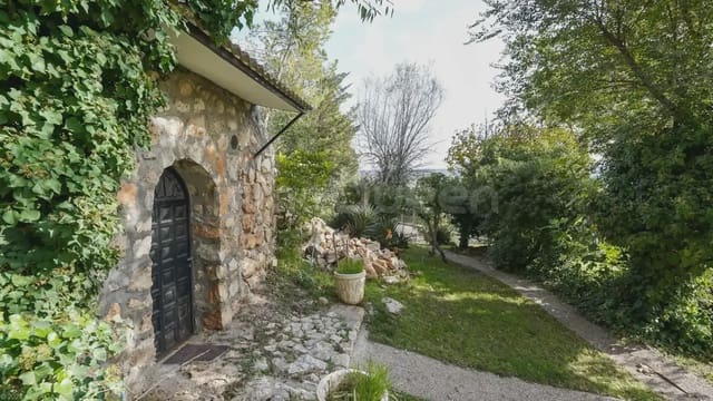 5 bedroom Apartment for sale in Orusco de Tajuña with garage - € 550,000 (Ref: 9748413)