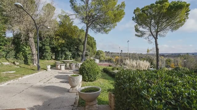 5 bedroom Apartment for sale in Orusco de Tajuña with garage - € 550,000 (Ref: 9748413)