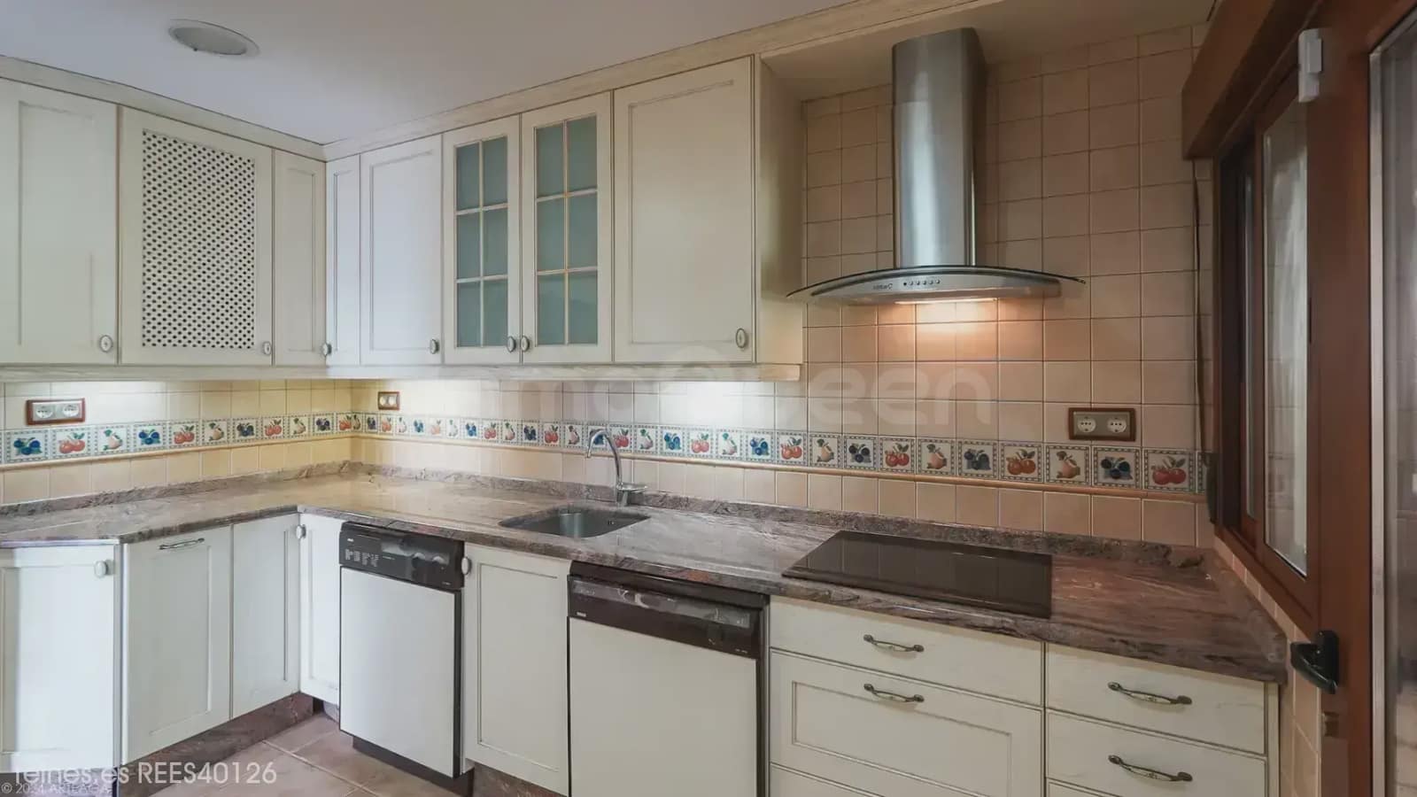 6 bedroom Apartment for sale in Orusco de Tajuna with garage - € 550,000 (Ref: 9748413)