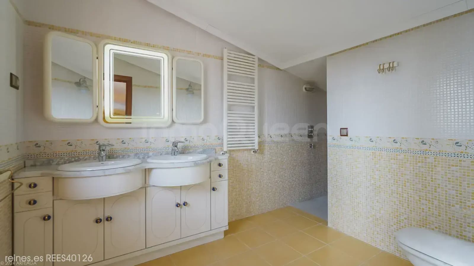 6 bedroom Apartment for sale in Orusco de Tajuna with garage - € 550,000 (Ref: 9748413)