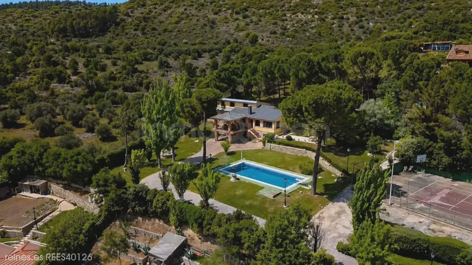 6 bedroom Apartment for sale in Orusco de Tajuna with garage - € 550,000 (Ref: 9748413)