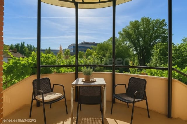 4 soveværelse Semi-Rækkehus til salg i Alcobendas - € 1.090.000 (Ref: 9748414)