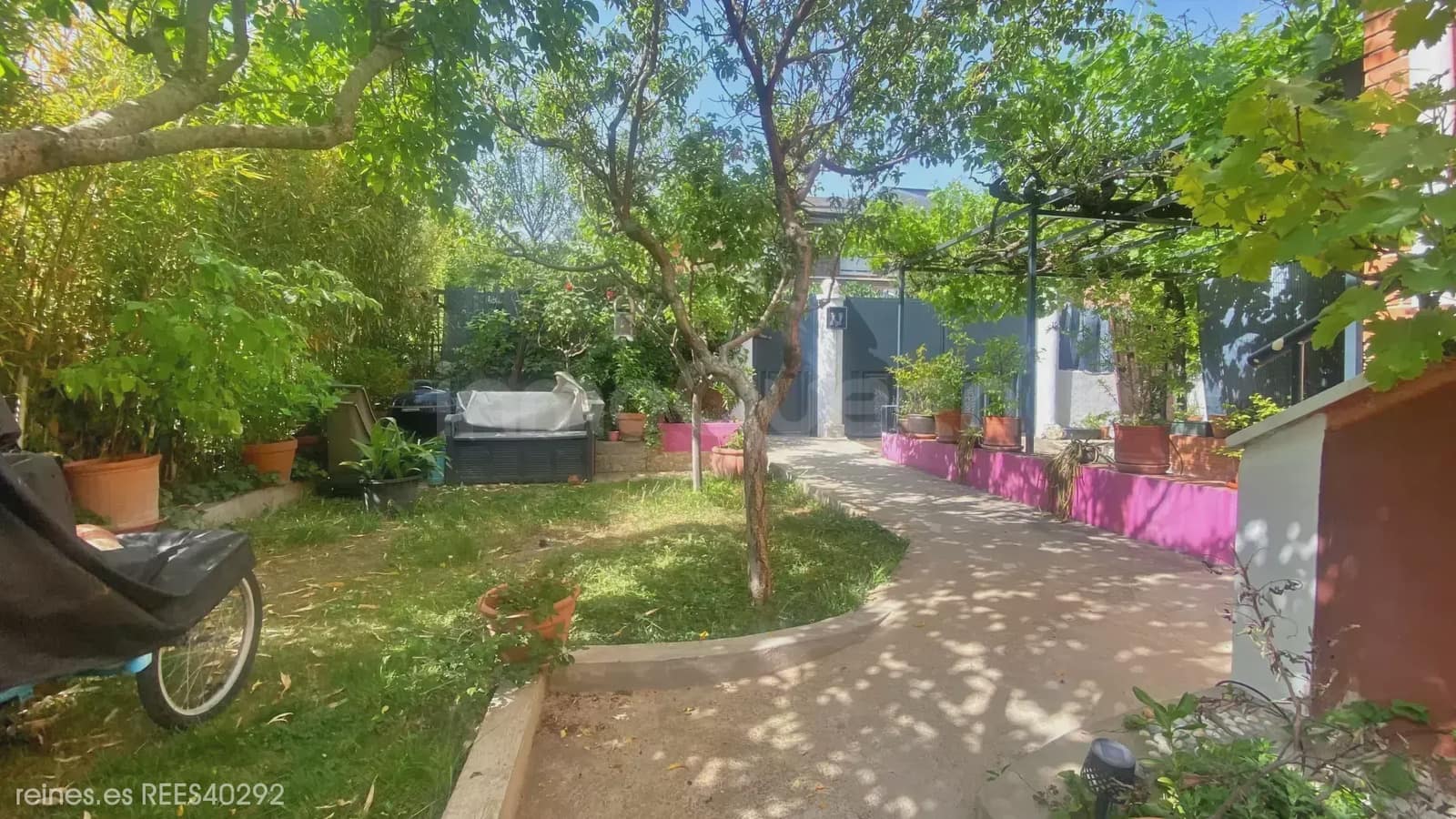4 bedroom Semi-detached Villa for sale in Alcobendas with pool - € 975,000 (Ref: 9748414)