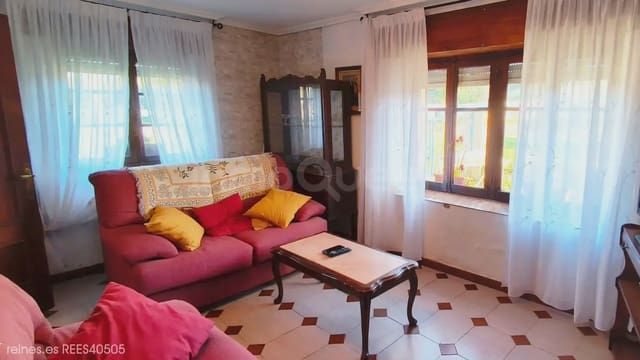 3 bedroom Semi-detached Villa for sale in Miengo - € 449,000 (Ref: 9762395)