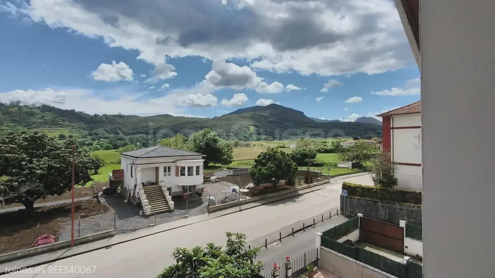 Semi-Rækkehus til salg i Rasines - € 265.000 (Ref: 9763446)