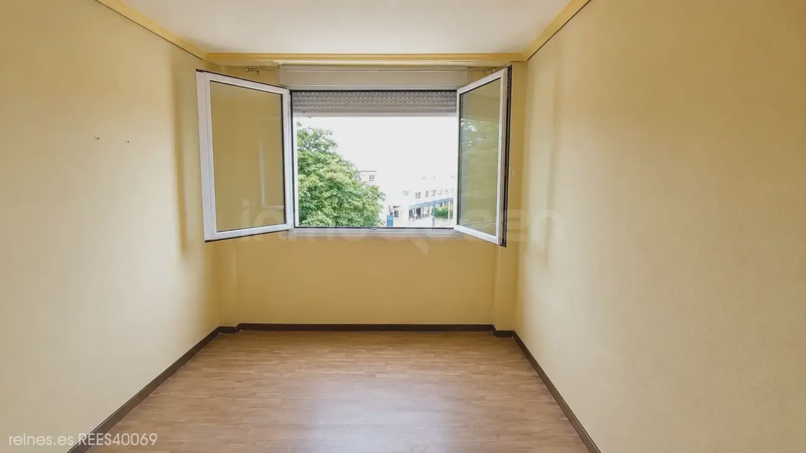 3 bedroom Flat for sale in Santander with garage - € 289,000 (Ref: 9763448)