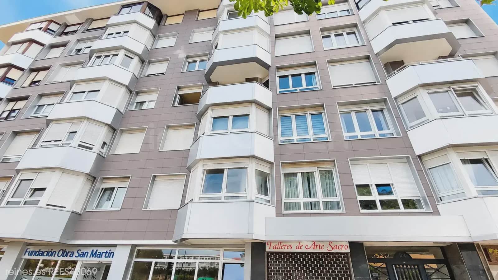 3 bedroom Flat for sale in Santander with garage - € 289,000 (Ref: 9763448)