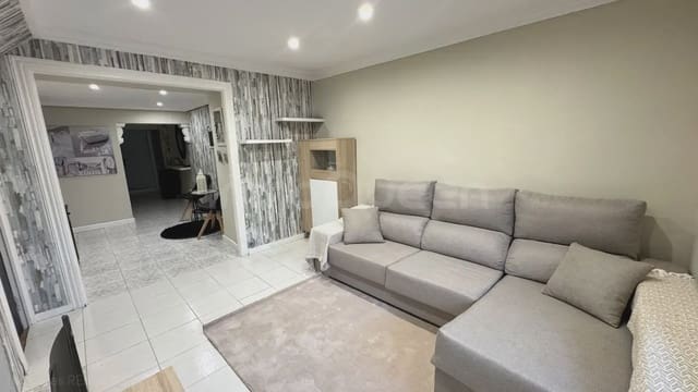 4 bedroom Semi-detached Villa for sale in Muriedas, Camargo with garage - € 349,000 (Ref: 9763449)