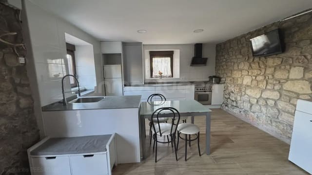 3 soveværelse Semi-Rækkehus til salg i Campoo de Enmedio med garage - € 165.000 (Ref: 9763452)