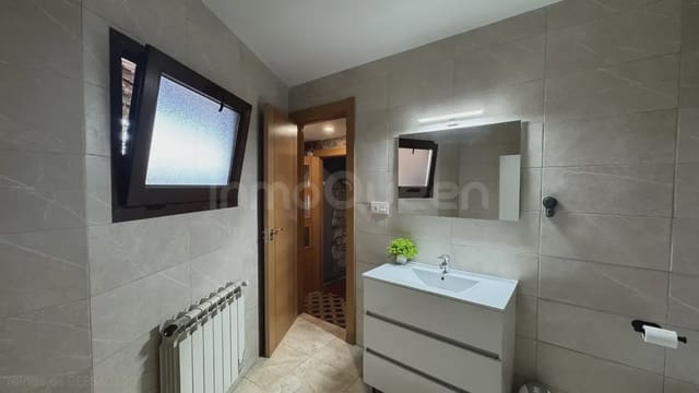 3 soveværelse Semi-Rækkehus til salg i Campoo de Enmedio med garage - € 165.000 (Ref: 9763452)