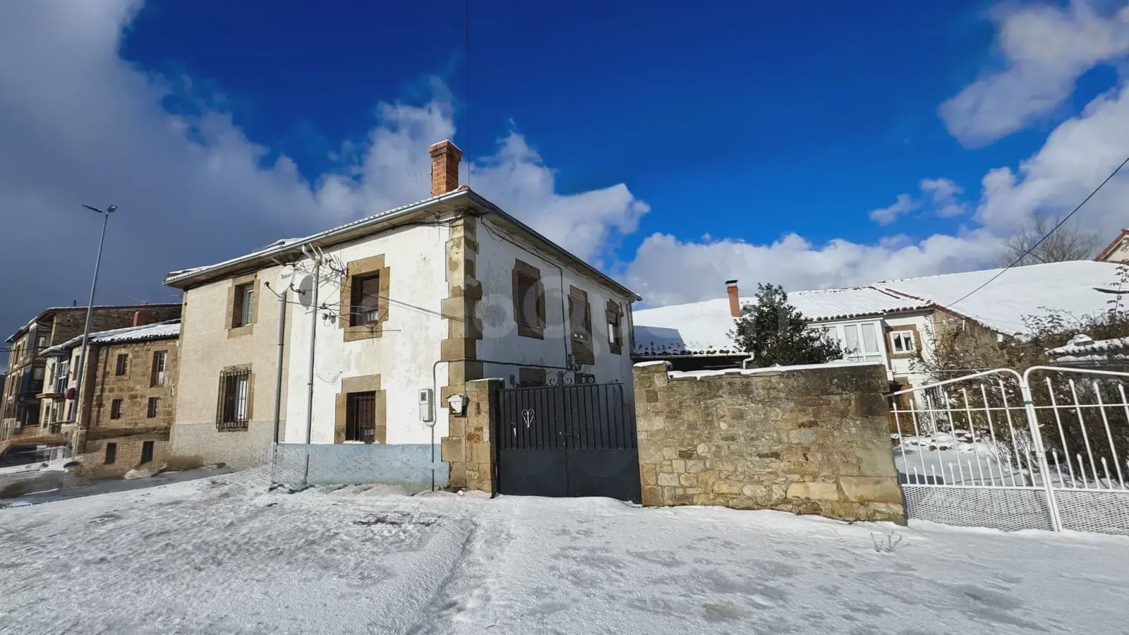 3 soveværelse Semi-Rækkehus til salg i Campoo de Enmedio med garage - € 165.000 (Ref: 9763452)