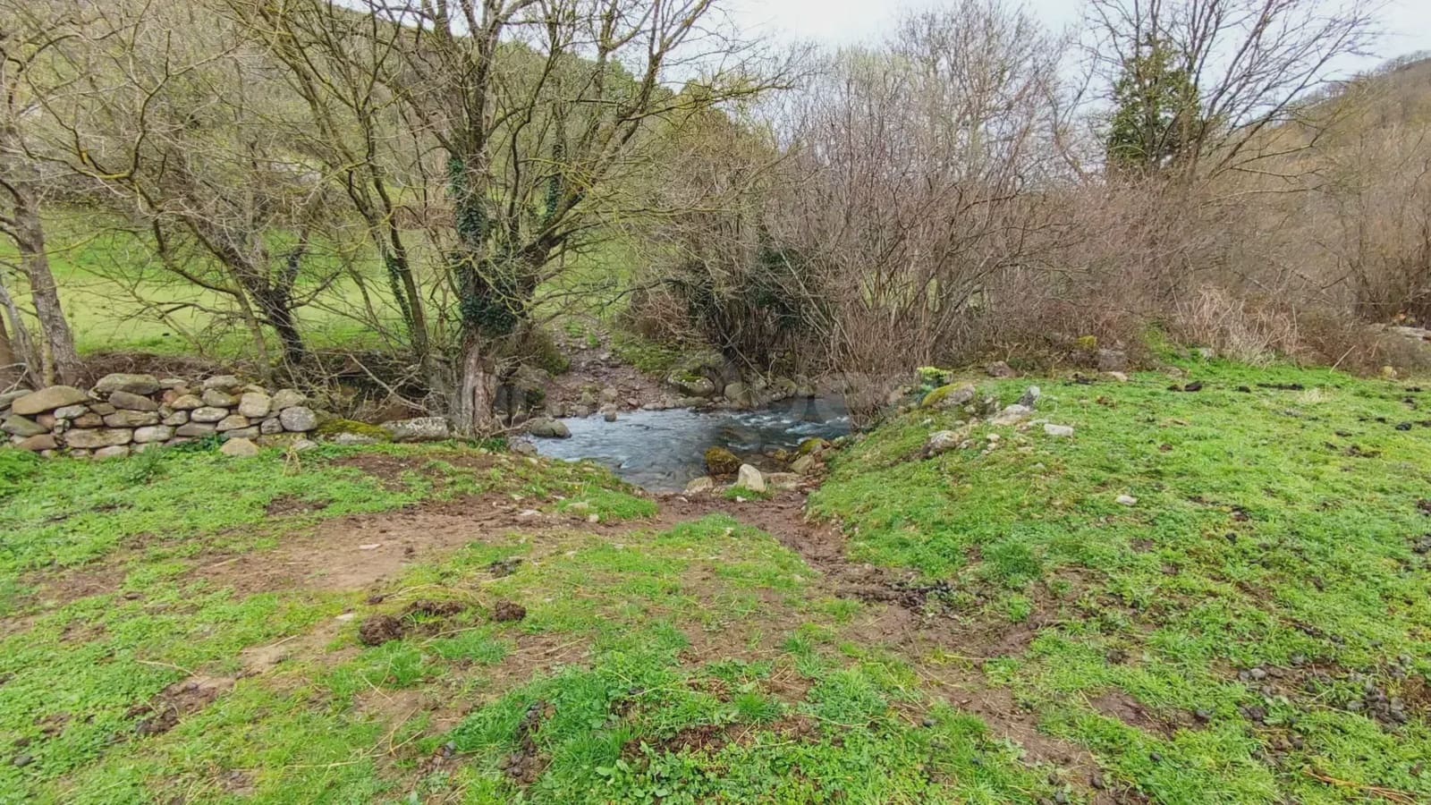 Grunde uden byggetilladelser til salg i Barcena de Pie de Concha - € 119.000 (Ref: 9763455)