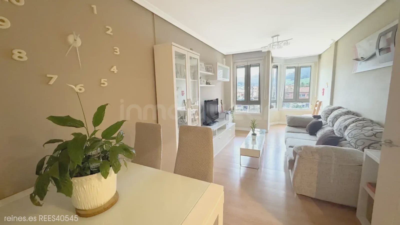 3 bedroom Flat for sale in Los Corrales de Buelna with garage - € 189,000 (Ref: 9781406)