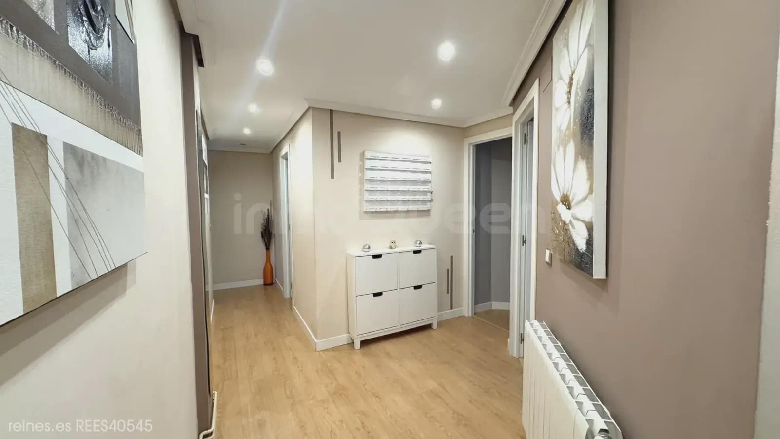 3 bedroom Flat for sale in Los Corrales de Buelna with garage - € 189,000 (Ref: 9781406)