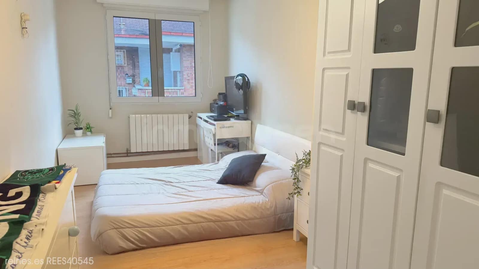 3 bedroom Flat for sale in Los Corrales de Buelna with garage - € 189,000 (Ref: 9781406)