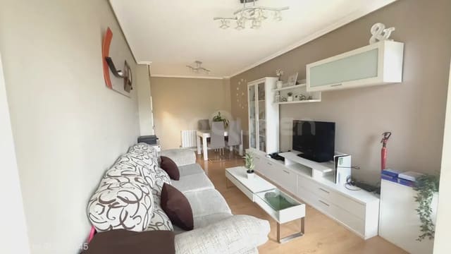 3 slaapkamer Flat te koop in Los Corrales de Buelna met garage - € 189.000 (Ref: 9781406)