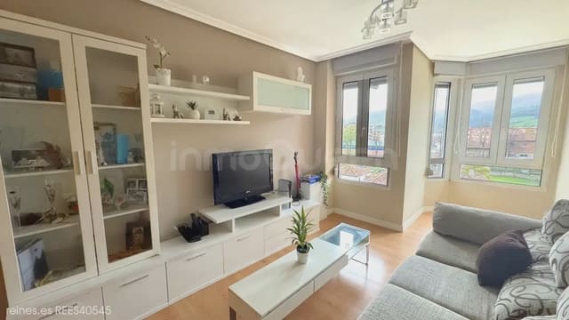 3 slaapkamer Flat te koop in Los Corrales de Buelna met garage - € 189.000 (Ref: 9781406)