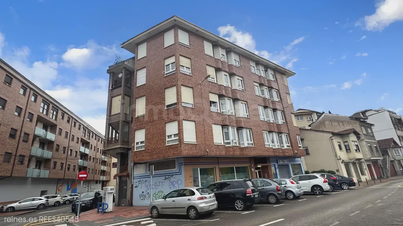 3 bedroom Flat for sale in Los Corrales de Buelna with garage - € 189,000 (Ref: 9781406)