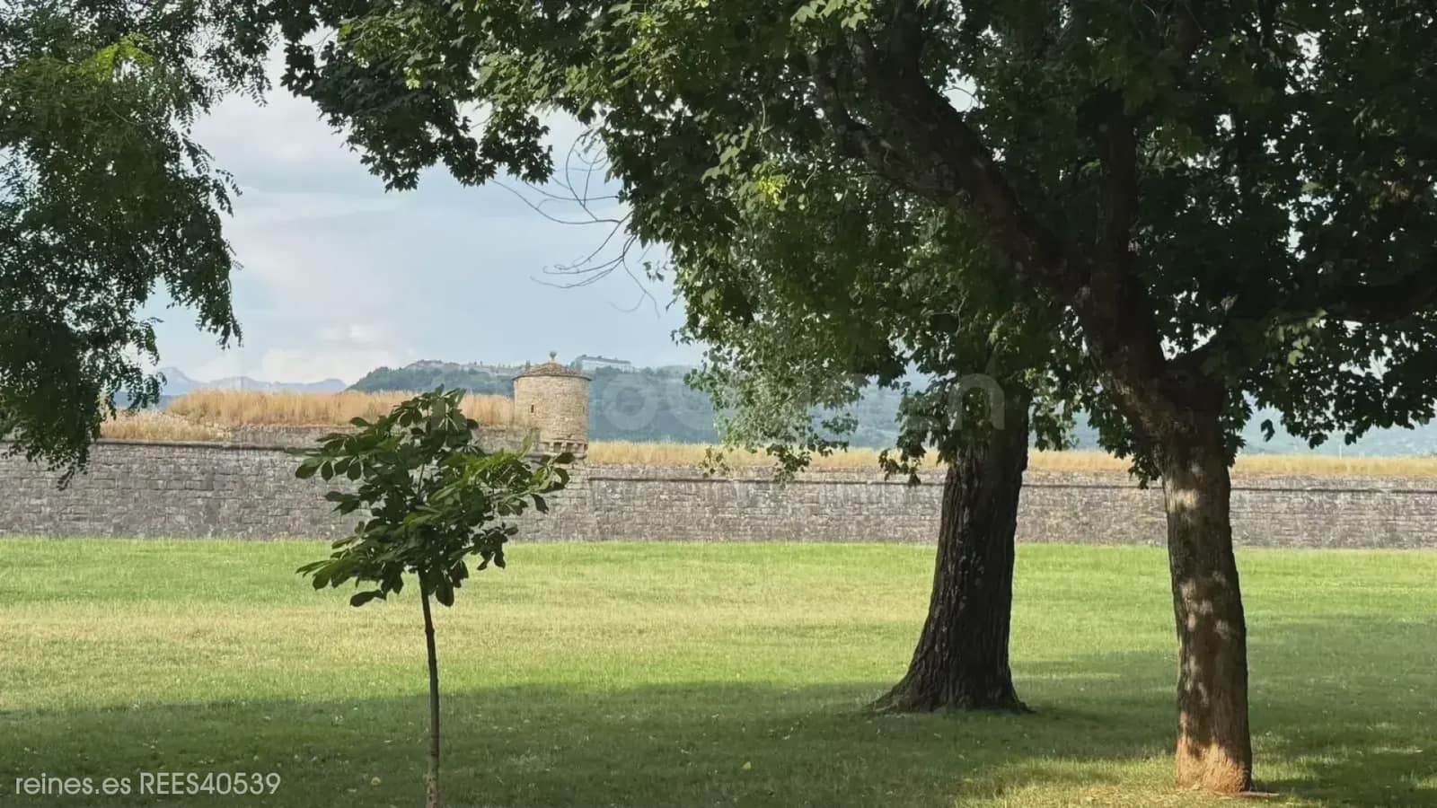 2 bedroom Flat for sale in Jaca - € 320,000 (Ref: 9797533)