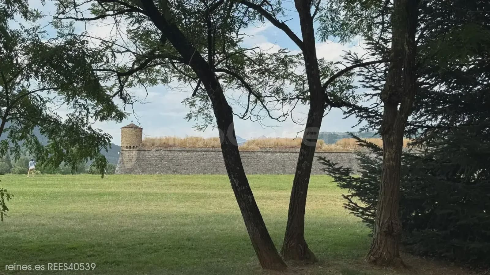 2 bedroom Flat for sale in Jaca - € 320,000 (Ref: 9797533)