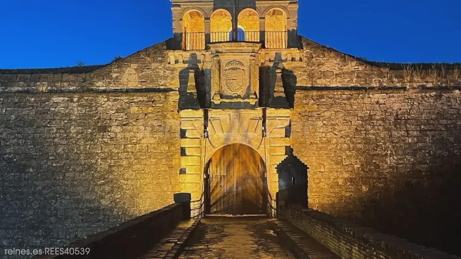 2 bedroom Flat for sale in Jaca - € 320,000 (Ref: 9797533)