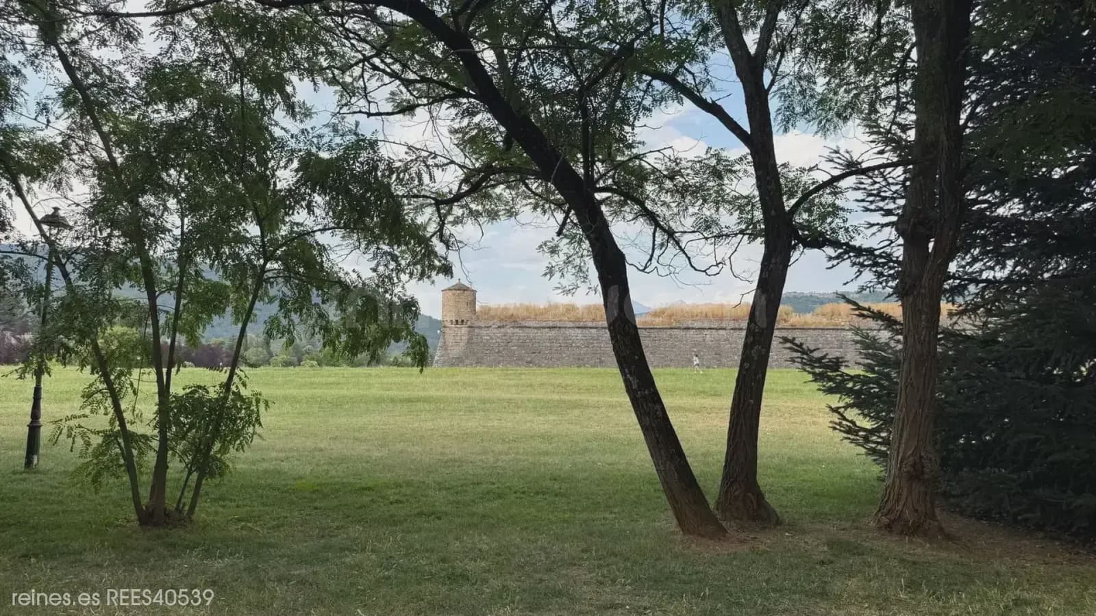 2 bedroom Flat for sale in Jaca - € 320,000 (Ref: 9797533)