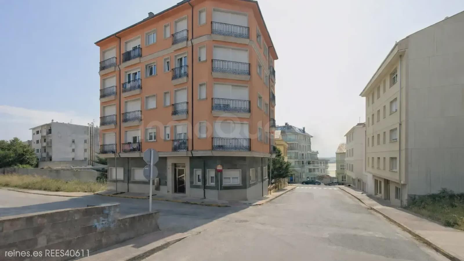 1 bedroom Flat for sale in Foz with garage - € 135,000 (Ref: 9798336)