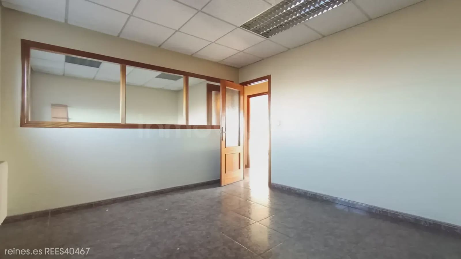 Gewerbe zu vermieten in Llanera mit Garage - 5.000 € (Ref: 9802965)